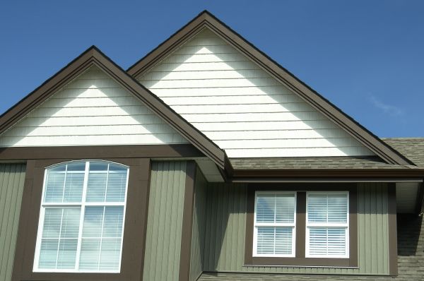 Vertical Vinyl Siding Repair in Pleasanton