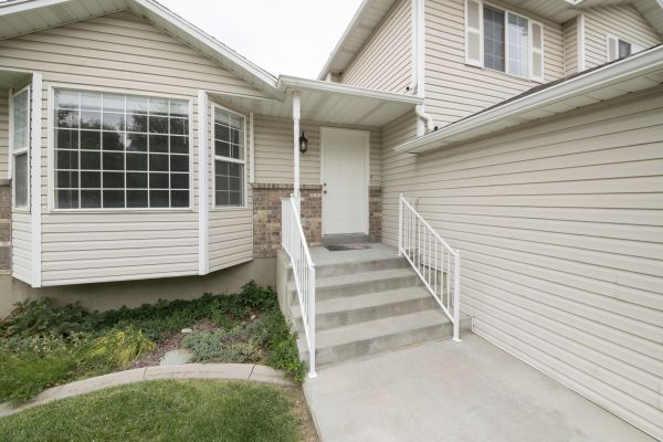 White Vinyl Siding Replacement in Pleasanton